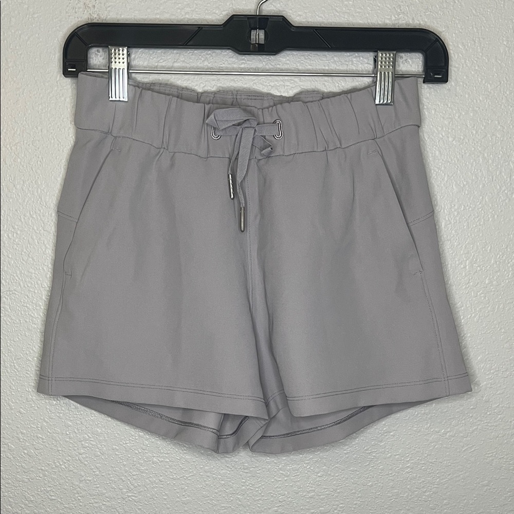 Lululemon On the Fly Short Woven Gray Size 2
